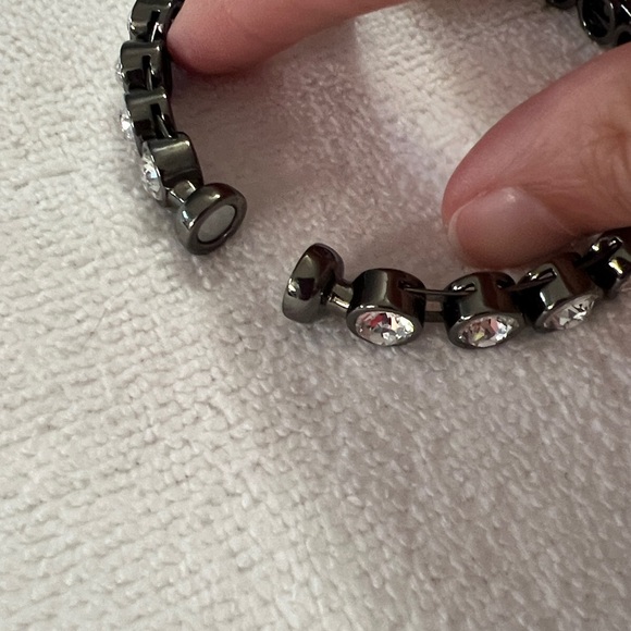 3/$18 Black and Silver Crystal Magnetic Bracelet Lot 280 - Picture 3 of 5